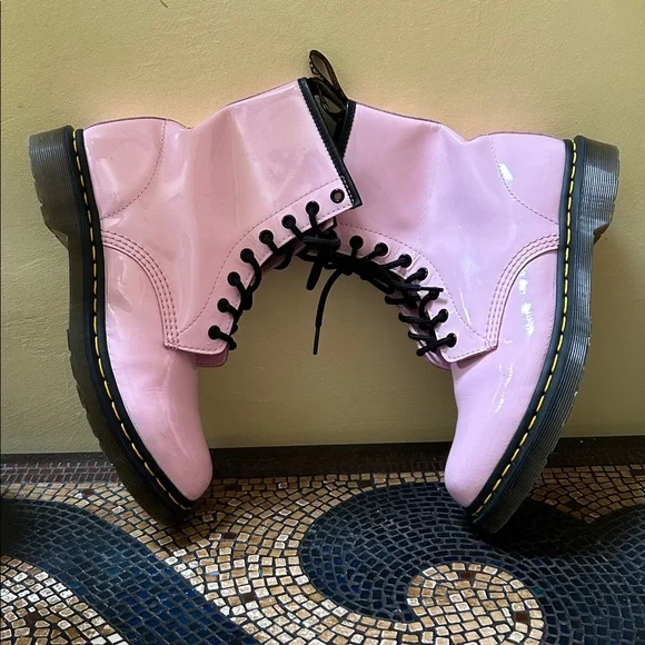 Dr Martins 1460 Women’s Ice Pale Pink Patent Leather 8-Eye Lace Up Boots Size 10 - Picture 6 of 16